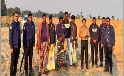 বাগমারায় কৃষিজমির টপসয়েল কাটা রোধে মোবাইল কোর্ট, পাঁচজনের কারাদণ্ড