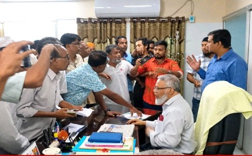 মবের চাপে পদত্যাগে বাধ্য রামেবি ভিসি, অভিযোগ